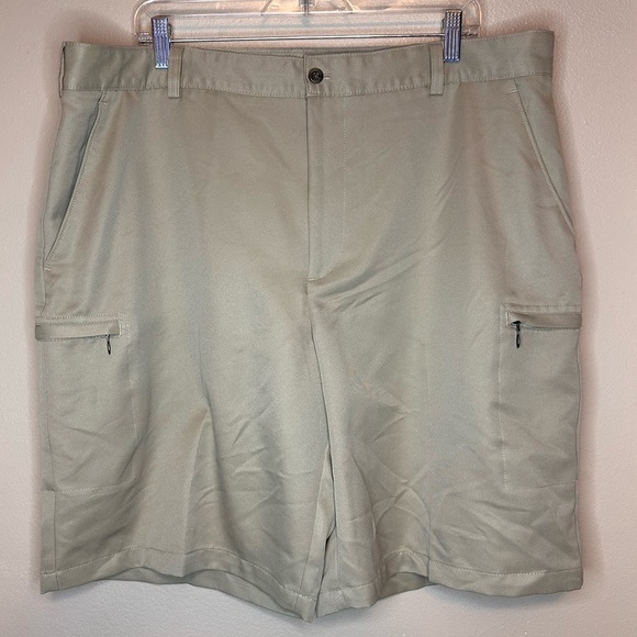Izod Men’s Flat Front Golf Shorts Size 40 Tan - Picture 1 of 4